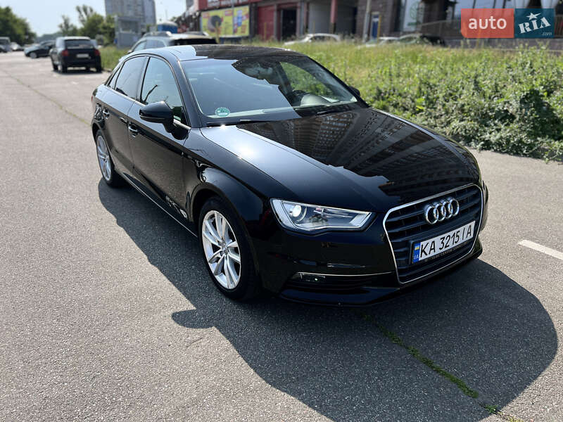 Седан Audi A3 2015 в Киеве