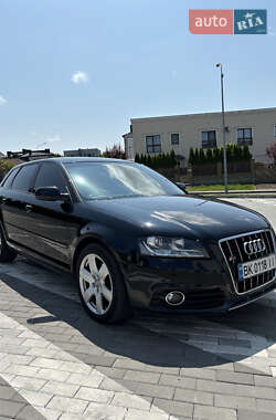 Хэтчбек Audi A3 2011 в 
