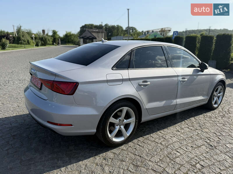Седан Audi A3 2014 в Жовкве