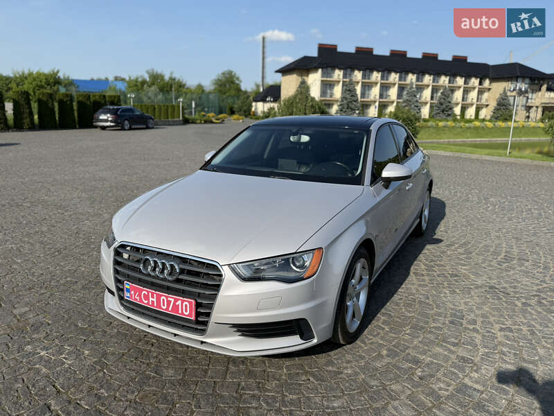 Седан Audi A3 2014 в Жовкве