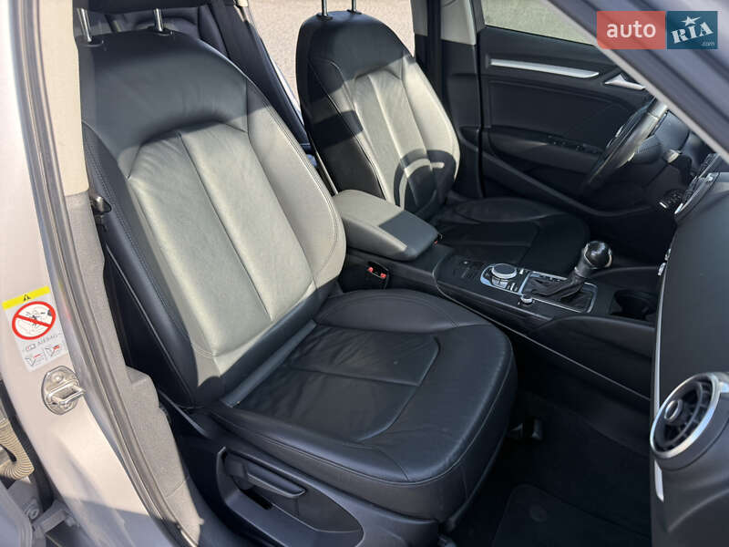 Седан Audi A3 2014 в Жовкве