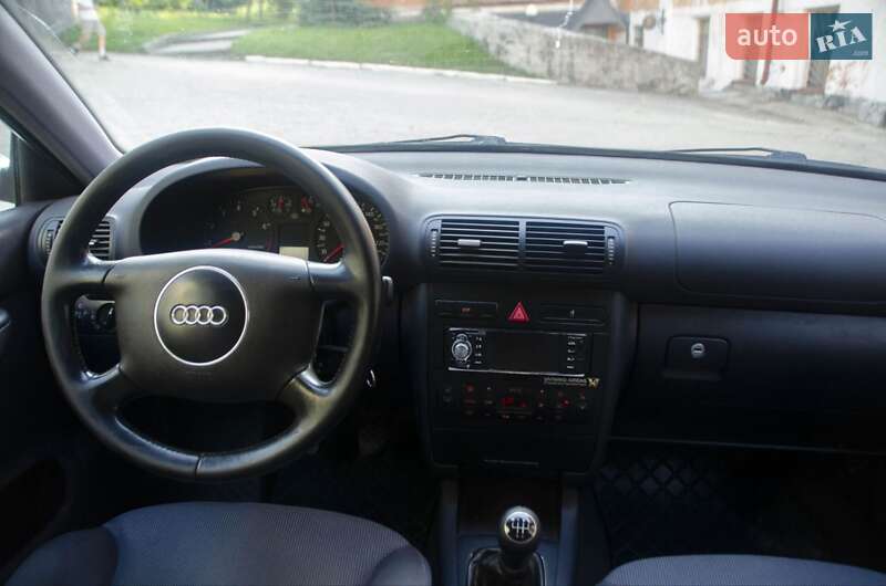 Хэтчбек Audi A3 2000 в Кременце