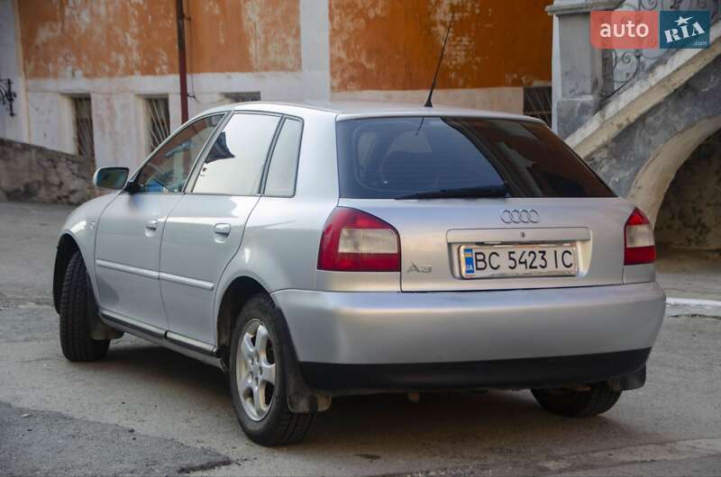 Хэтчбек Audi A3 2000 в Кременце