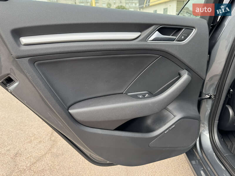 Седан Audi A3 2017 в Житомире