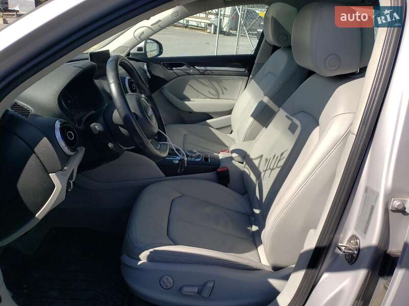 Седан Audi A3 2015 в Львове