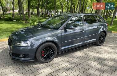 Хэтчбек Audi A3 2011 в 