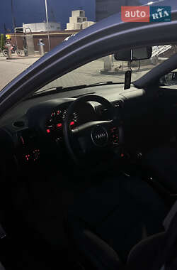 Хэтчбек Audi A3 2001 в 