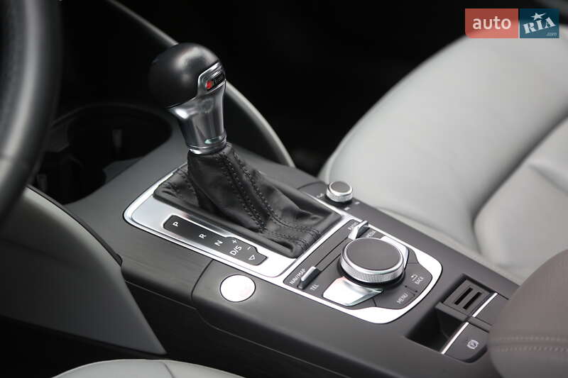 Седан Audi A3 2017 в Киеве