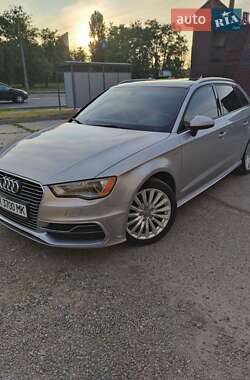 Хэтчбек Audi A3 2015 в 
