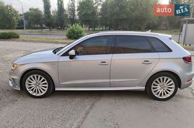 Хэтчбек Audi A3 2015 в 