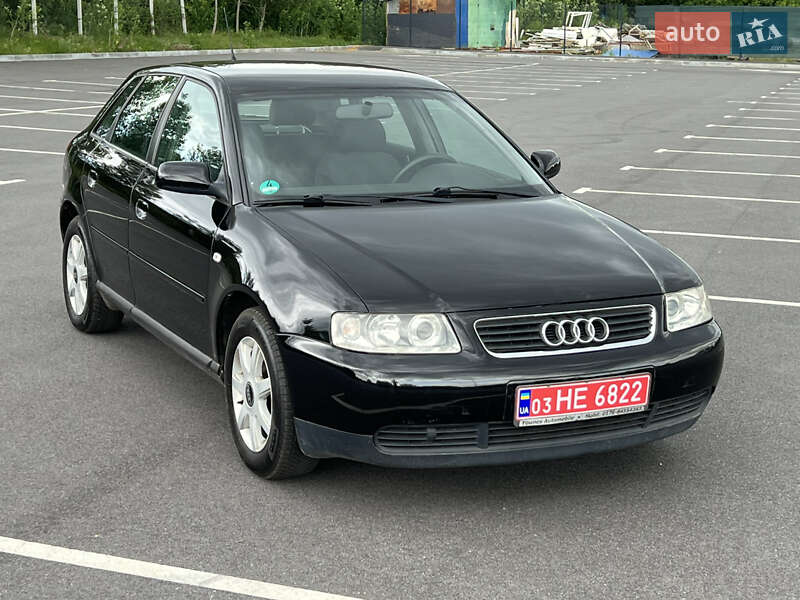 Хэтчбек Audi A3 2003 в 