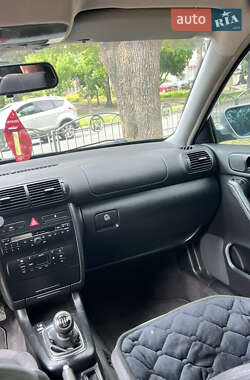 Хэтчбек Audi A3 2000 в 