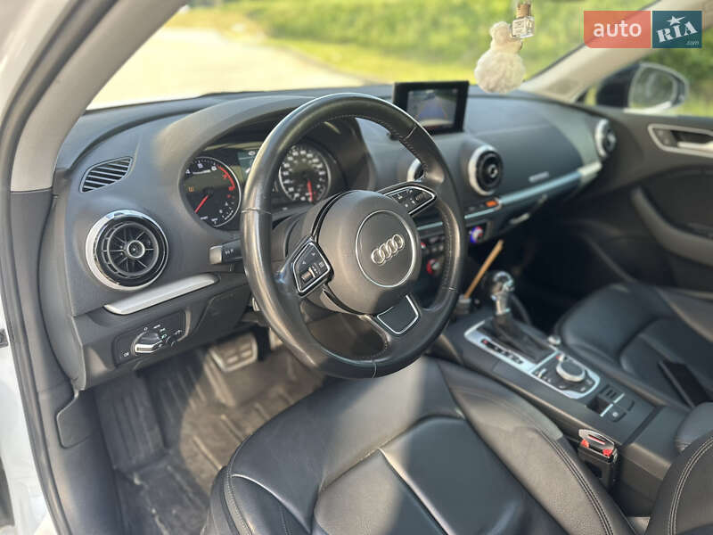 Седан Audi A3 2015 в Яворове