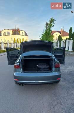 Седан Audi A3 2015 в 