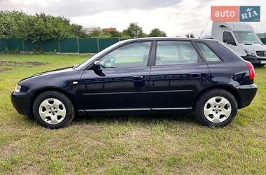 Хэтчбек Audi A3 2001 в 