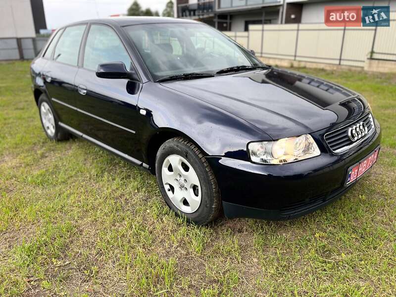 Хэтчбек Audi A3 2001 в 