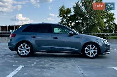 Хэтчбек Audi A3 2016 в 