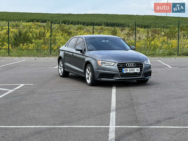 Седан Audi A3 2015 в Ровно