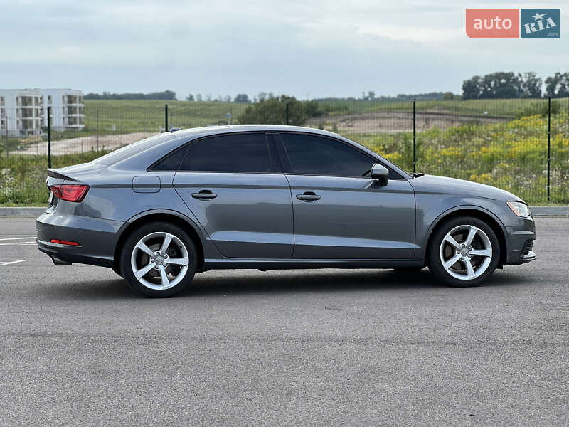 Седан Audi A3 2015 в Ровно