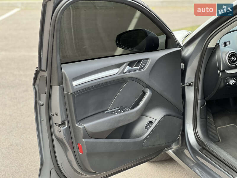 Седан Audi A3 2015 в Ровно