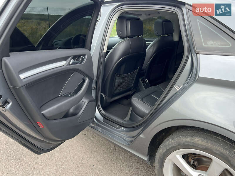 Седан Audi A3 2015 в Ровно