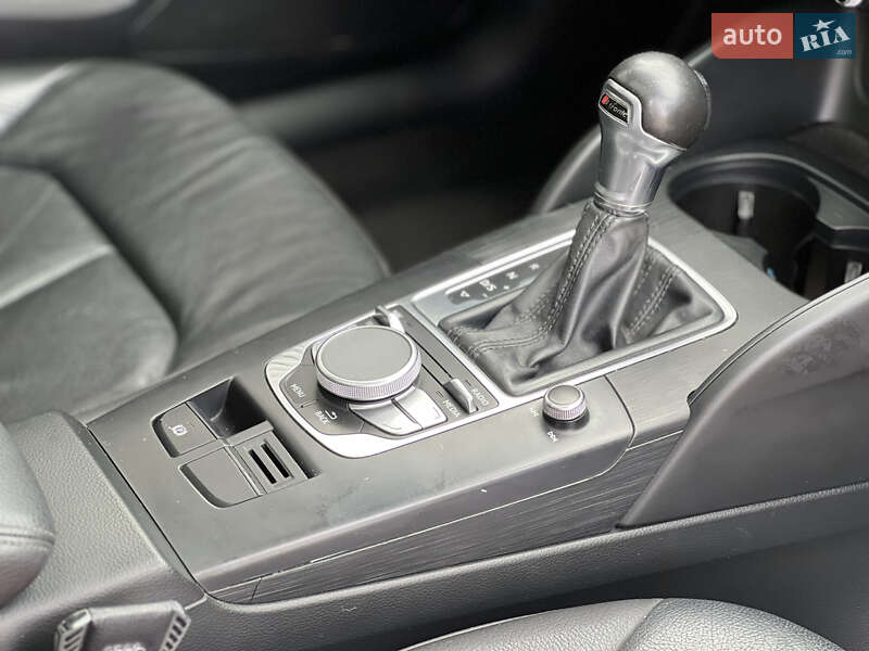 Седан Audi A3 2015 в Ровно