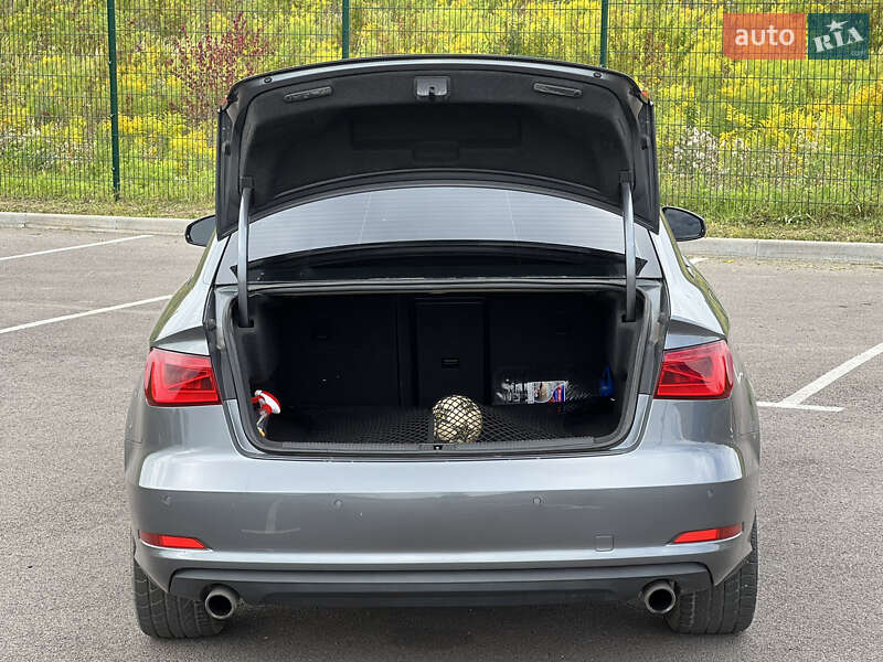 Седан Audi A3 2015 в Ровно