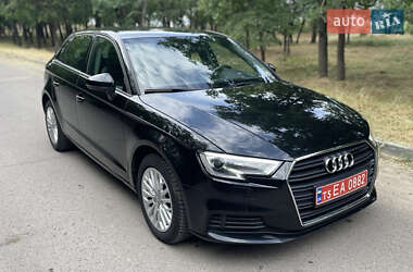 Хэтчбек Audi A3 2017 в 