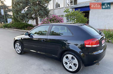 Хэтчбек Audi A3 2004 в 