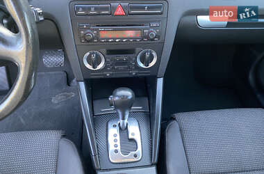 Хэтчбек Audi A3 2004 в 
