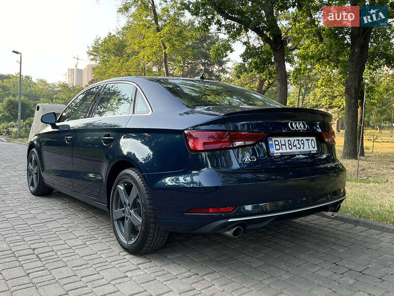 Седан Audi A3 2019 в Одессе