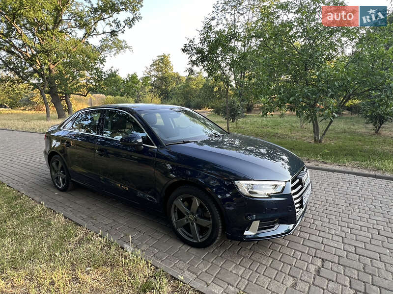 Седан Audi A3 2019 в Одессе