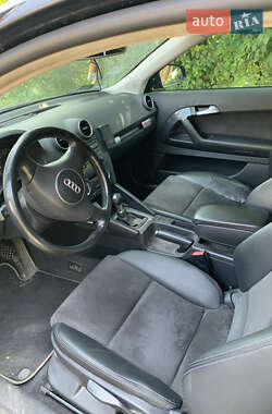 Хэтчбек Audi A3 2004 в 