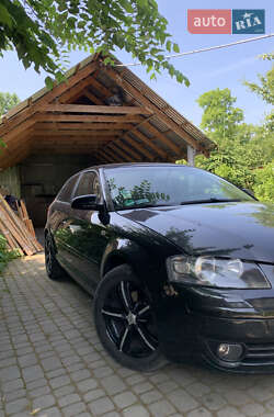 Хэтчбек Audi A3 2004 в 