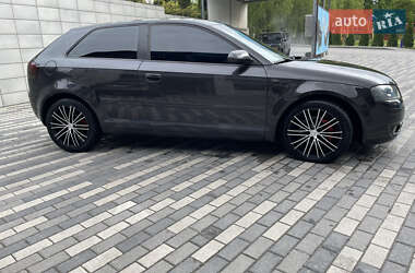Хетчбек Audi A3 2004 в 