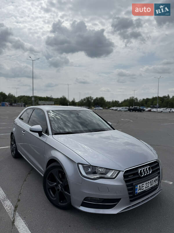 Хэтчбек Audi A3 2015 в 