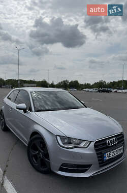 Хэтчбек Audi A3 2015 в 
