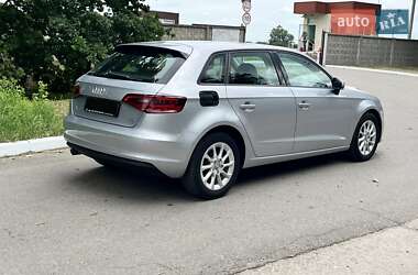 Хэтчбек Audi A3 2015 в 
