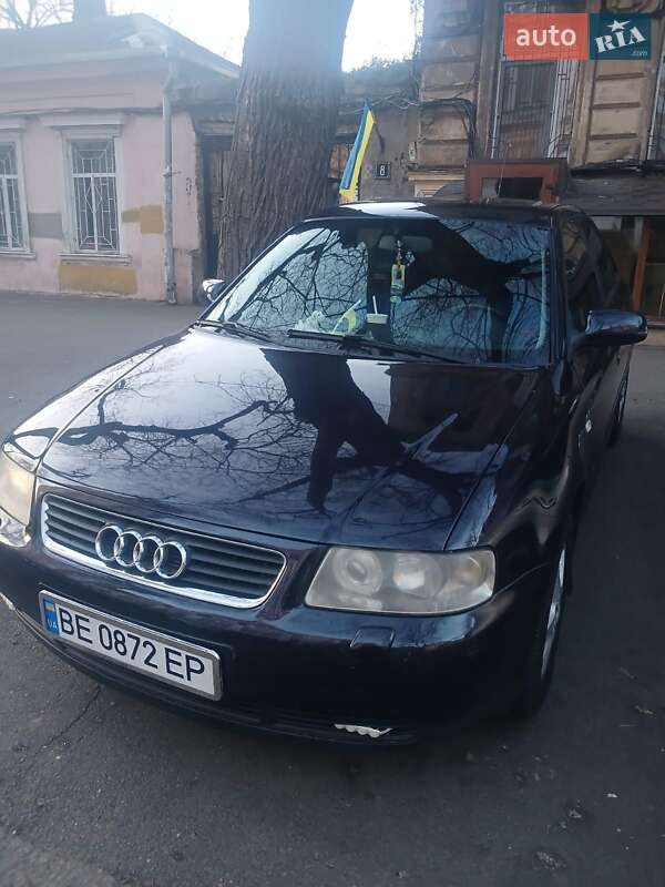 Хэтчбек Audi A3 2001 в 