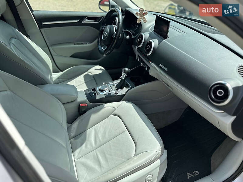 Седан Audi A3 2015 в Львове