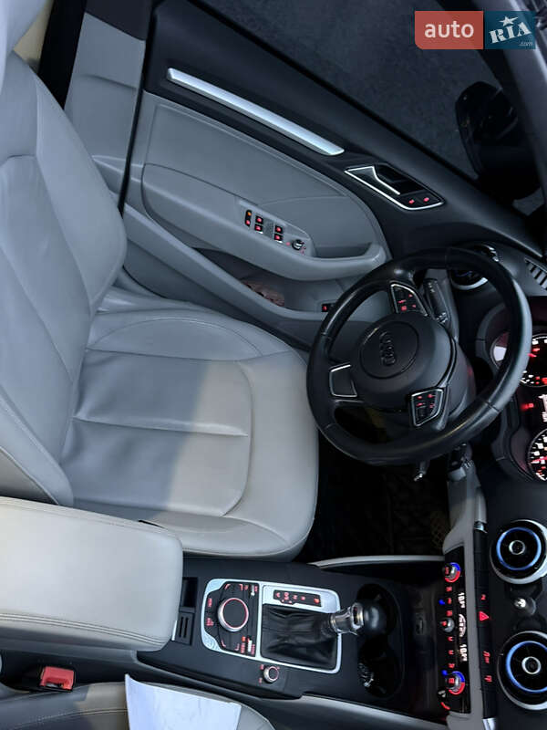 Седан Audi A3 2015 в Львове