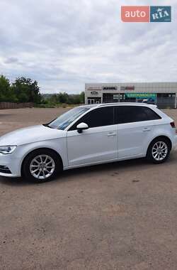 Хэтчбек Audi A3 2016 в 