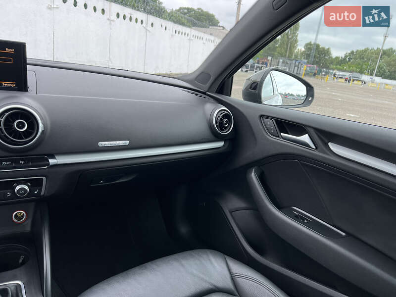 Седан Audi A3 2015 в Киеве
