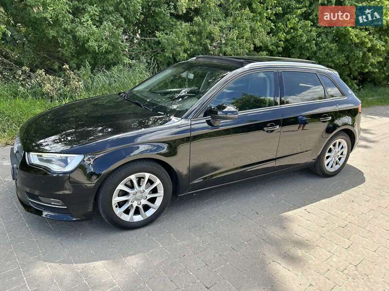 Хэтчбек Audi A3 2016 в 