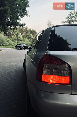 Хэтчбек Audi A3 2001 в 