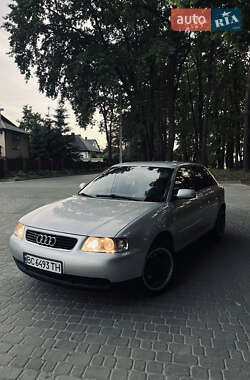 Хэтчбек Audi A3 2001 в 