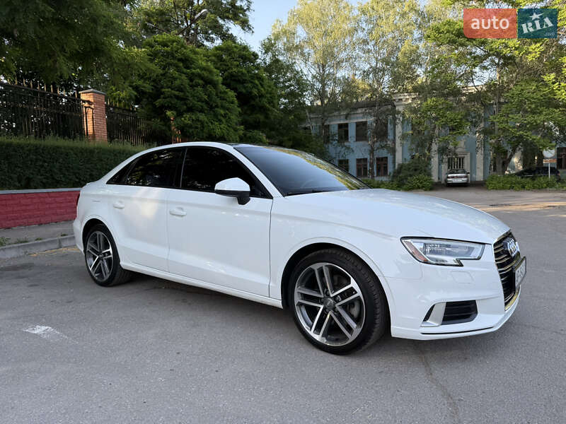 Седан Audi A3 2018 в Запорожье