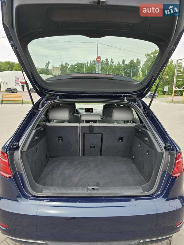 Хэтчбек Audi A3 2017 в Кропивницком