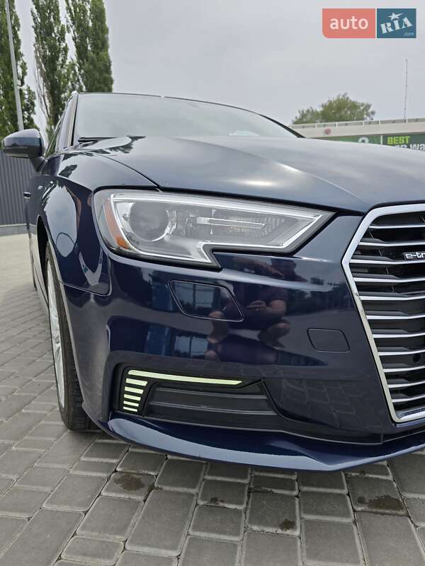 Хэтчбек Audi A3 2017 в Кропивницком