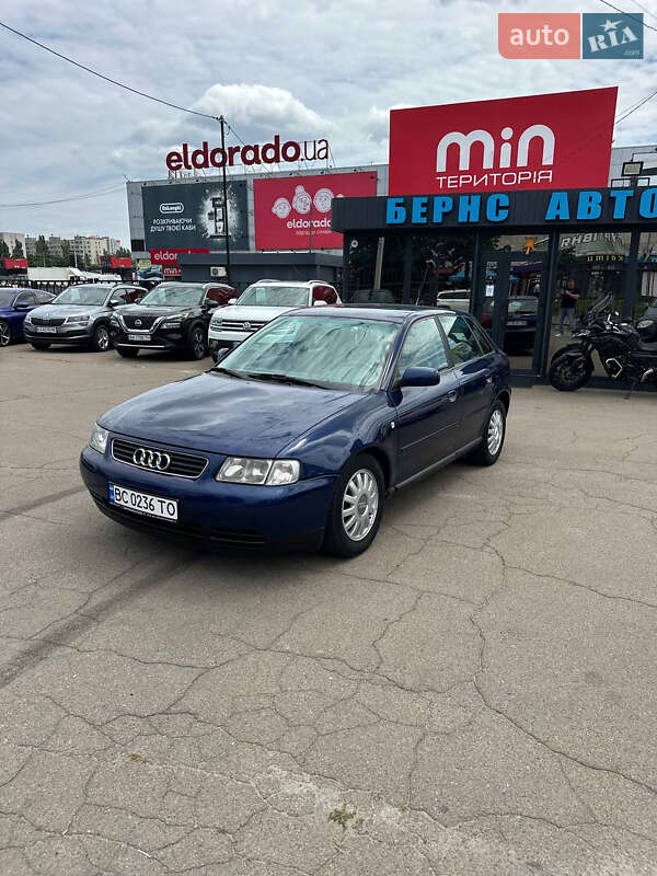 Хэтчбек Audi A3 1999 в 